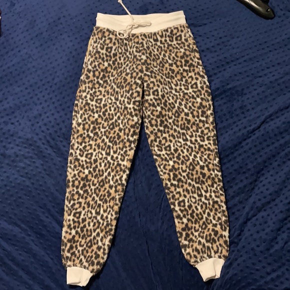 ❌SOLD❌ American Eagle Cheetah Pajama Pants - Picture 3 of 3